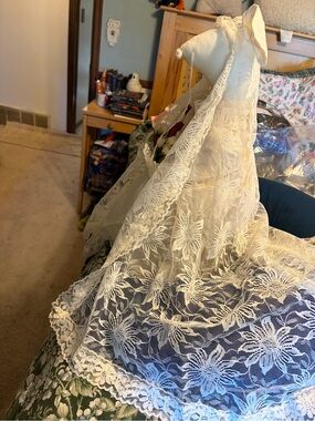 Handmade Vintage-Style Mouse Bride Doll in Ivory Lace and pearls. Stunning